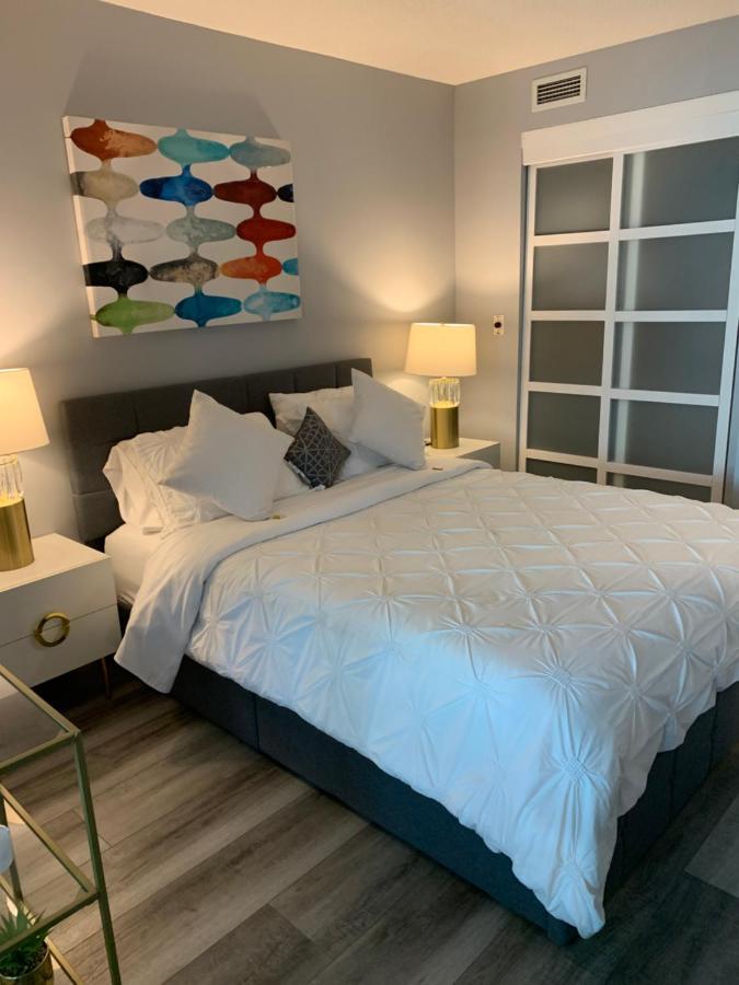 Downtown Waterfront Suites With Cn Tower Views Toronto Kültér fotó